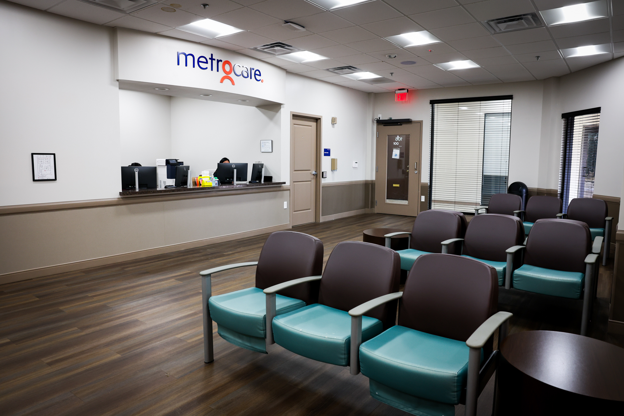 Lobby with open seating and chairs